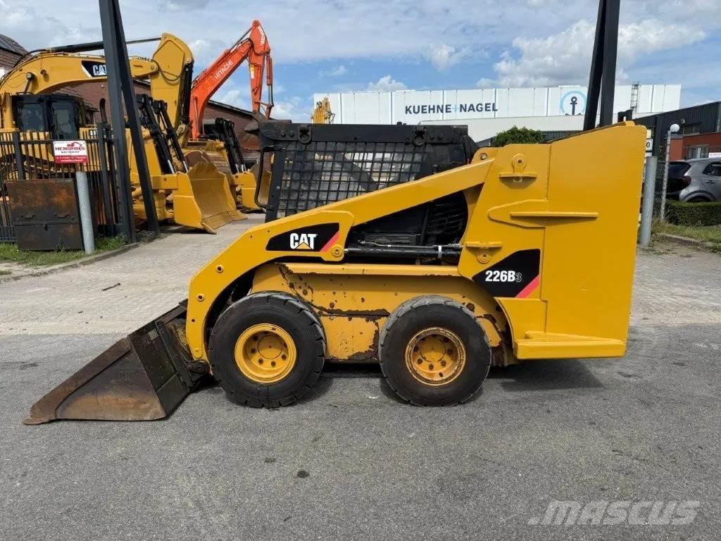 CAT 226B3 滑移轉向裝載機