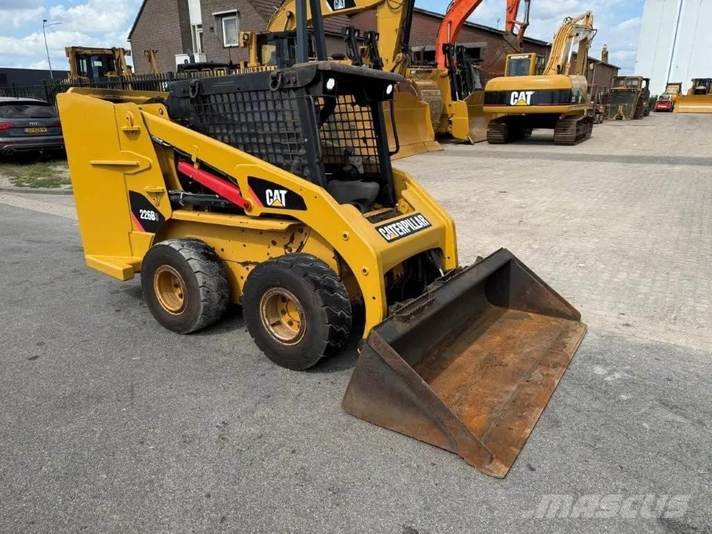 CAT 226B3 滑移轉向裝載機