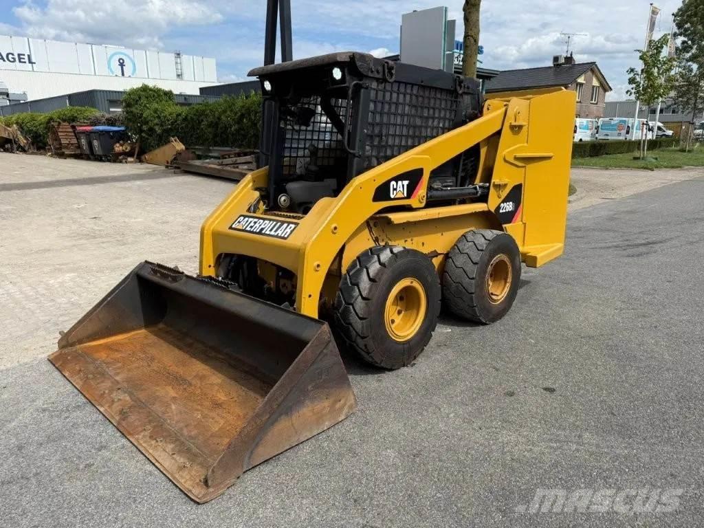 CAT 226B3 滑移轉向裝載機
