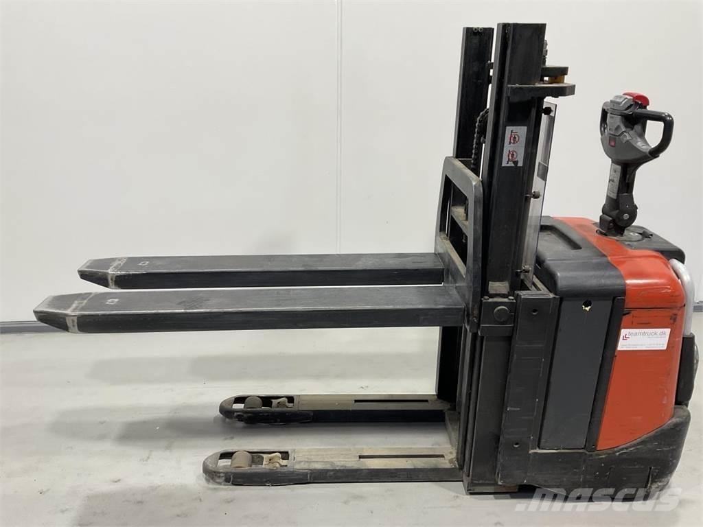 BT SPE125L 自走式堆積機