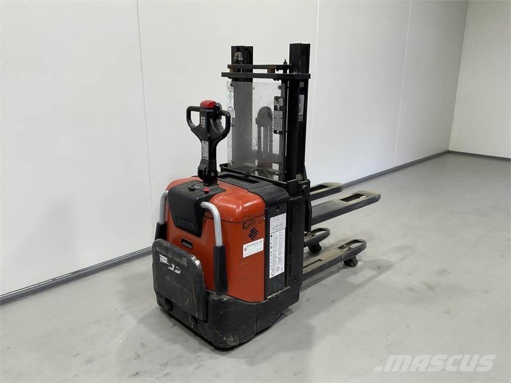 BT SPE125L 自走式堆積機