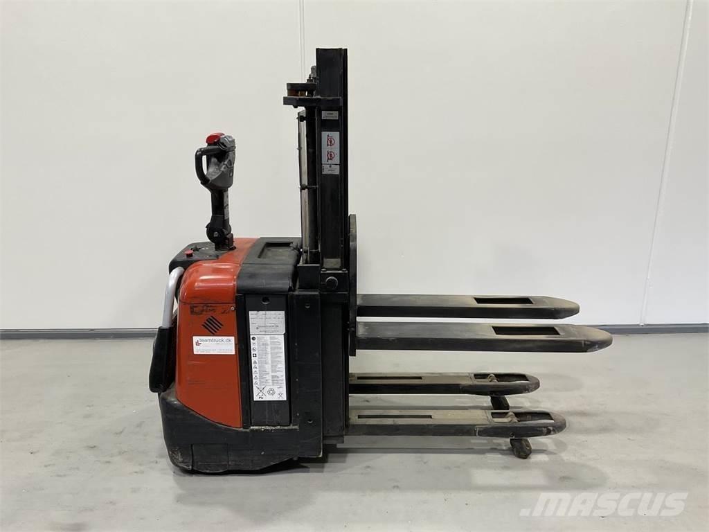 BT SPE125L 自走式堆積機