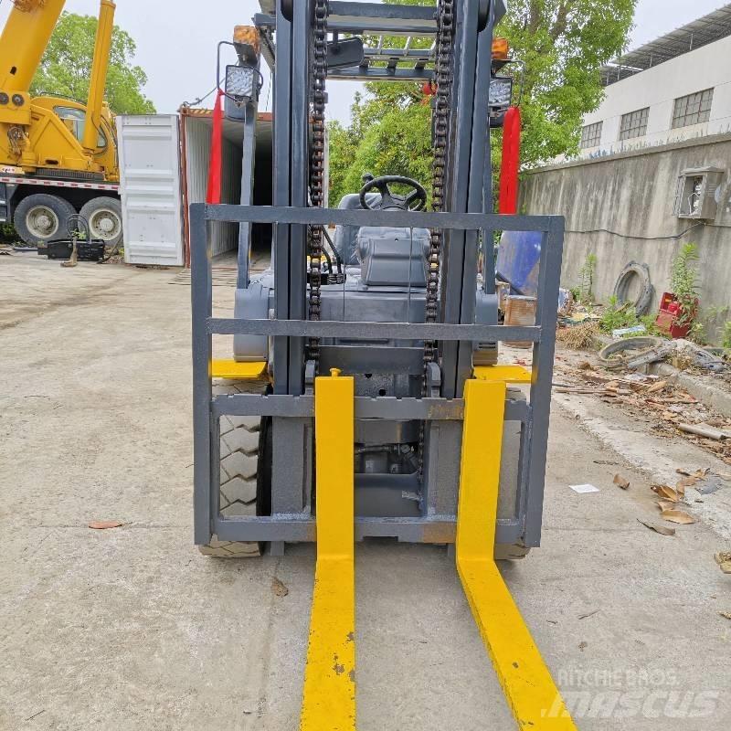Komatsu 30 柴油卡車