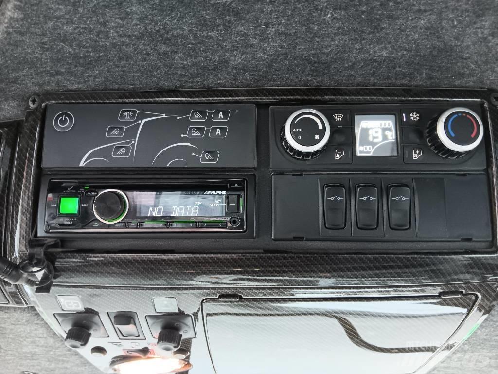 Valtra T 214 D 曳引機