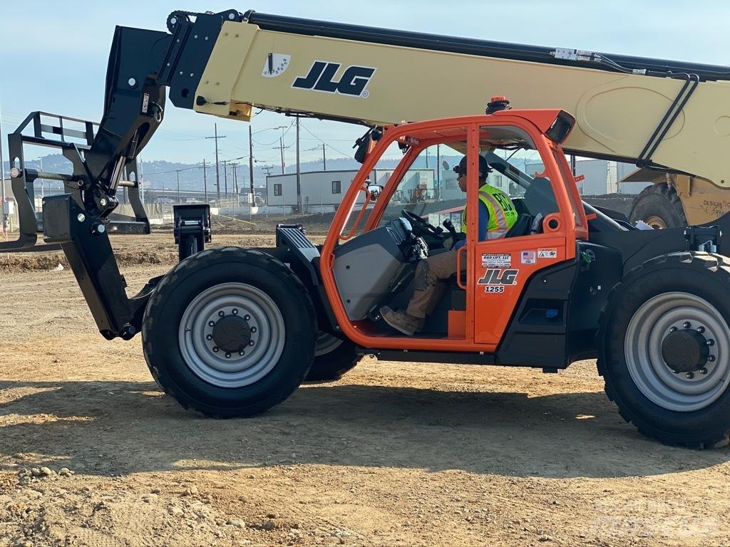 JLG 1255 伸縮臂操作車