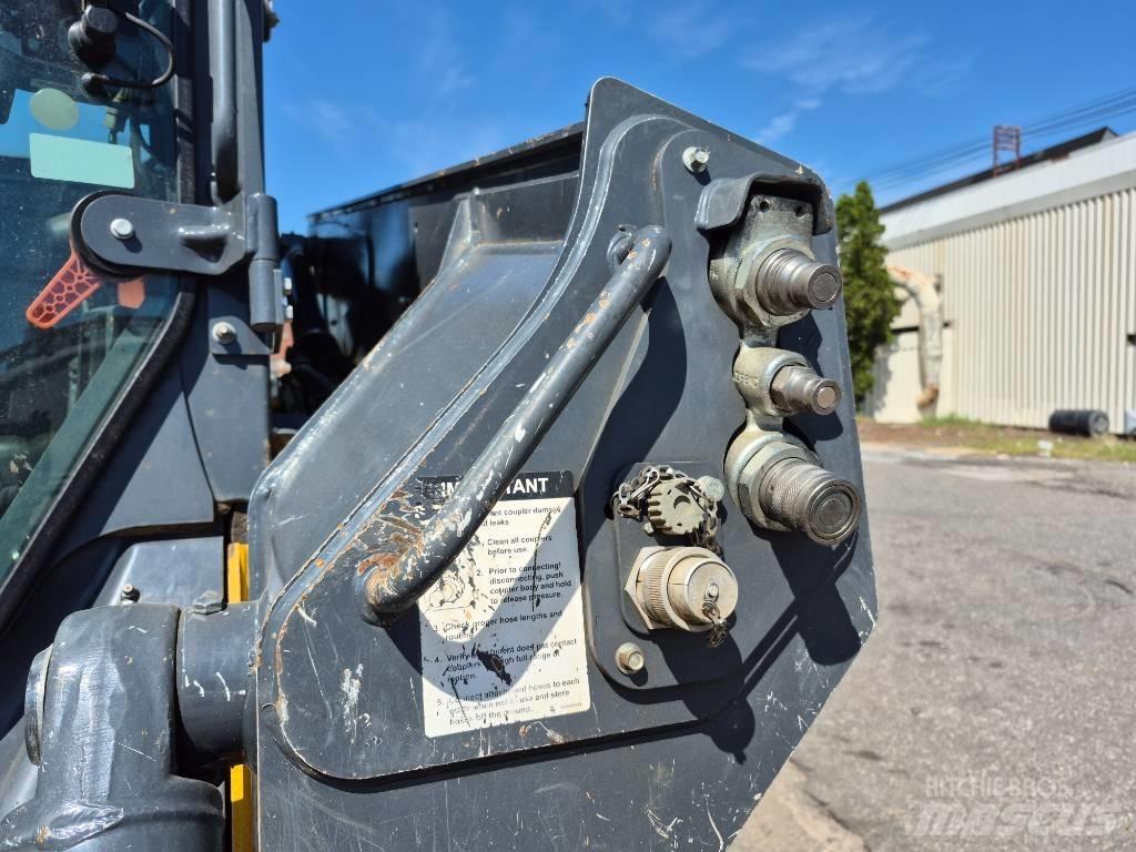 John Deere 331G 滑移轉向裝載機