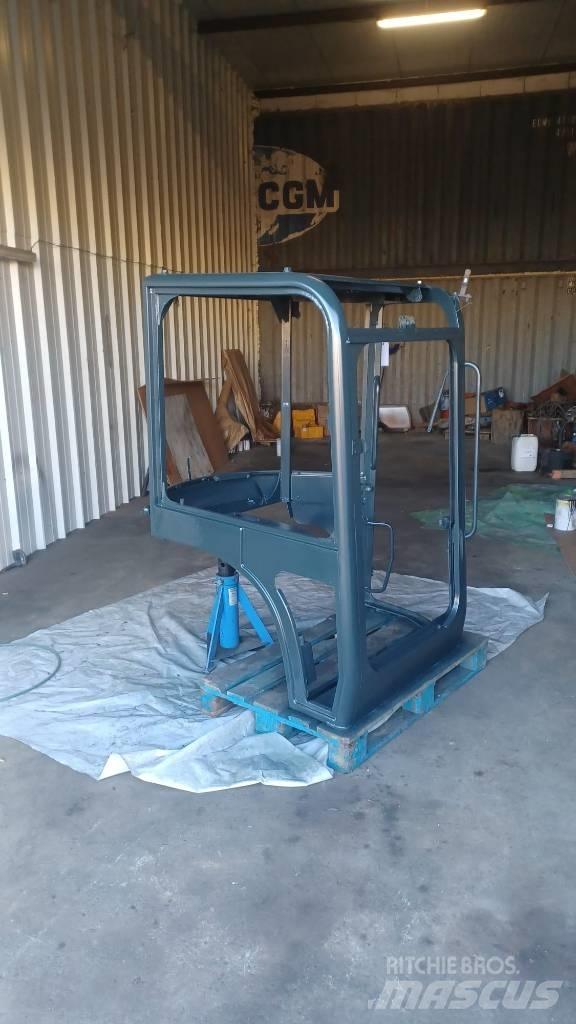 Yanmar Vio 45 駕駛室與內部