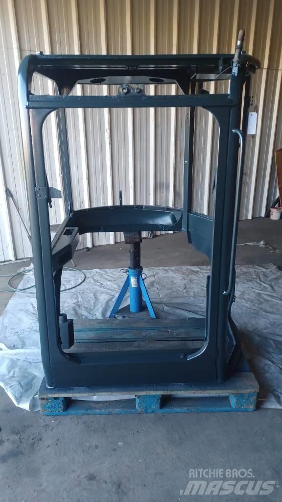 Yanmar Vio 45 駕駛室與內部