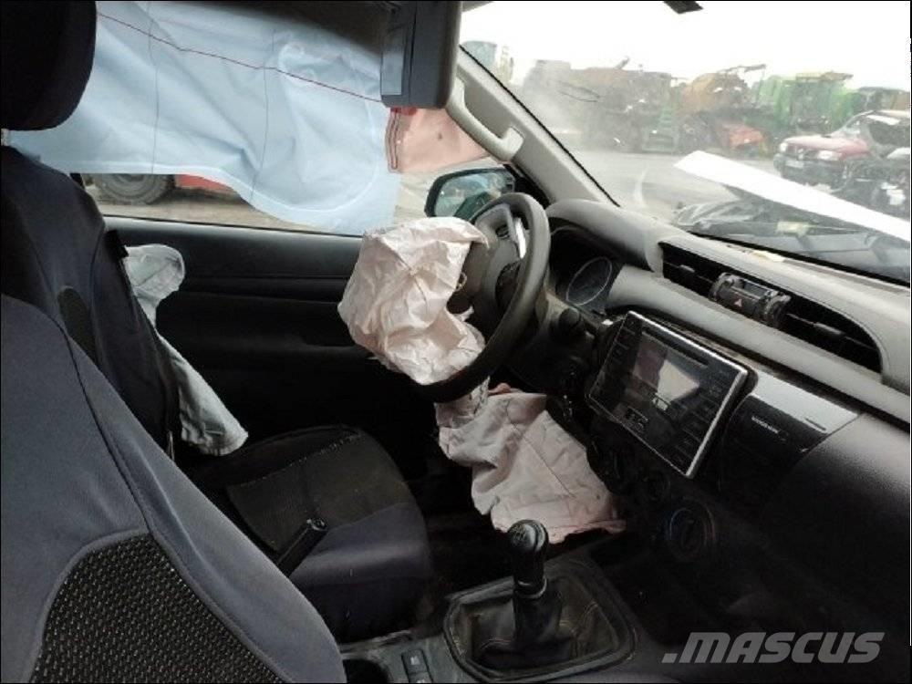 Toyota Hilux 5 皮卡.傳統半斗卡車/側卸板