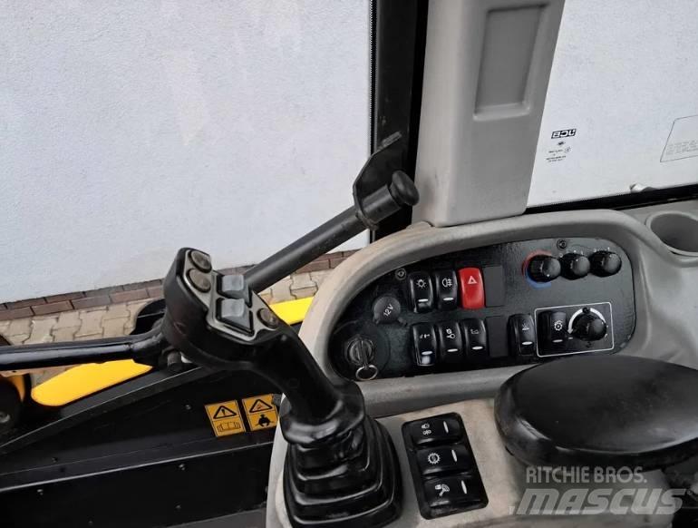 JCB TM 320 S 農業用伸縮臂裝載機