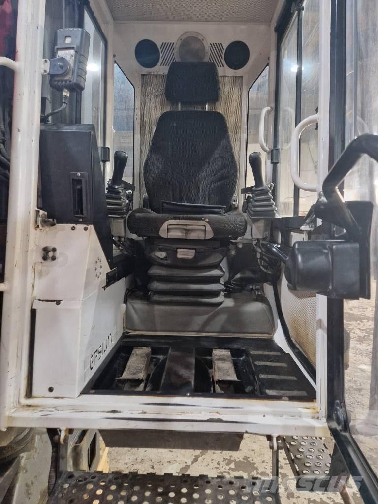 Epsilon M 12 L 97 木材起重機