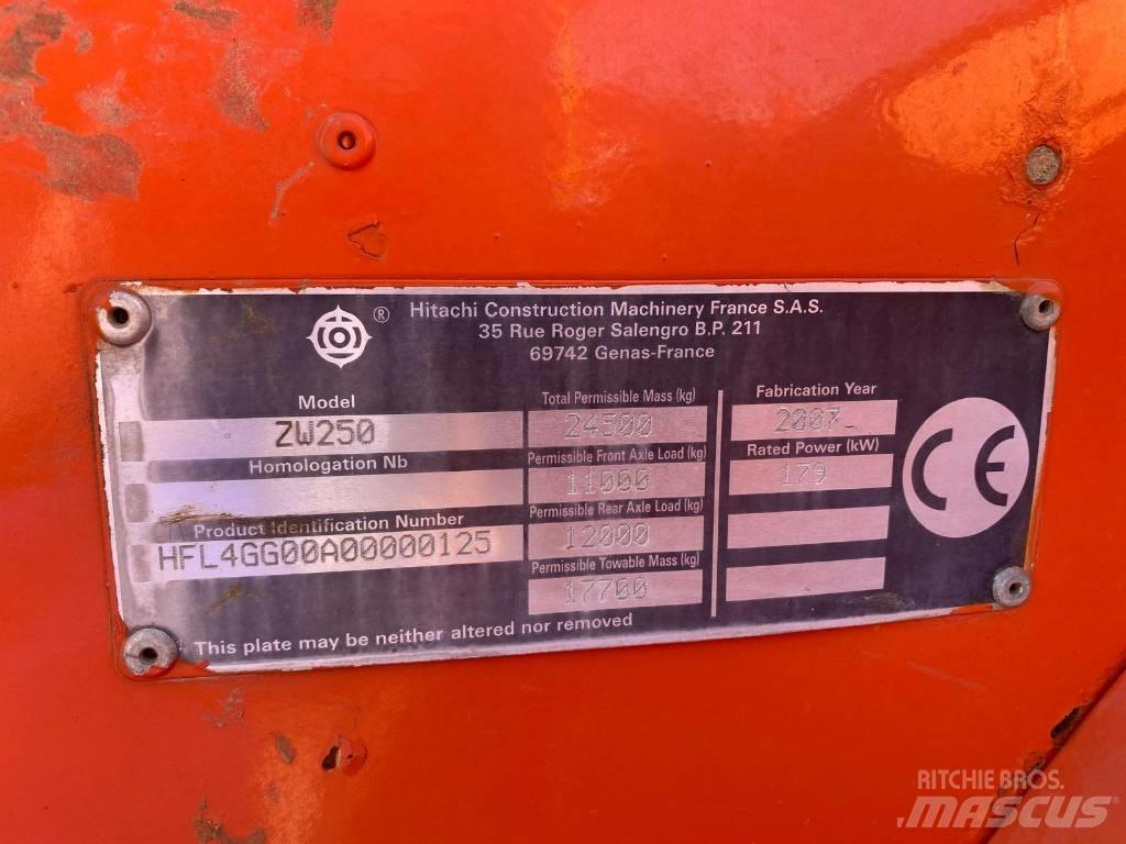 Hitachi ZW 250 輪胎式裝載機