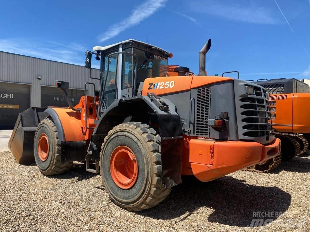 Hitachi ZW 250 輪胎式裝載機