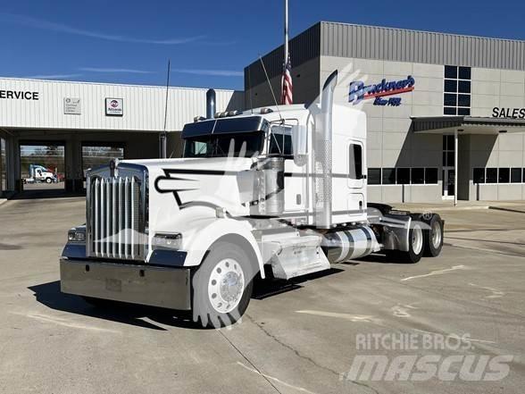 Kenworth W900 曳引機組件