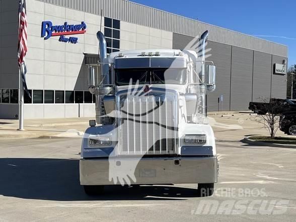 Kenworth W900 曳引機組件