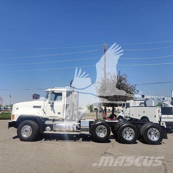 Mack CL733 曳引機組件
