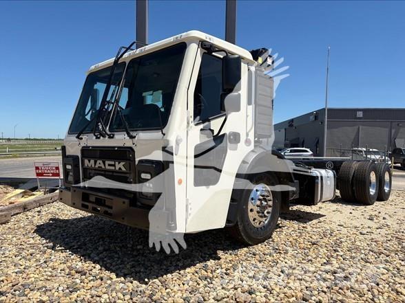 Mack LR64R 商用底盤車