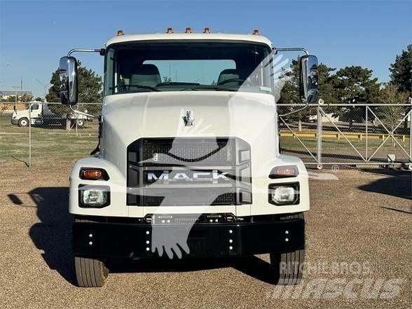 Mack MD6 商用底盤車