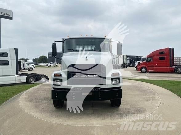 Mack MD6 平板式/側卸式卡車