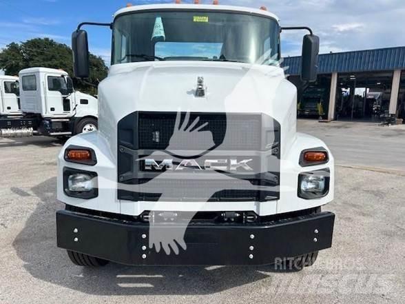 Mack MD6 商用底盤車