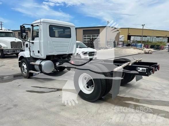 Mack MD6 商用底盤車