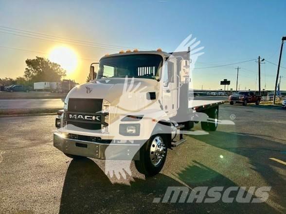 Mack MD6 平板式/側卸式卡車