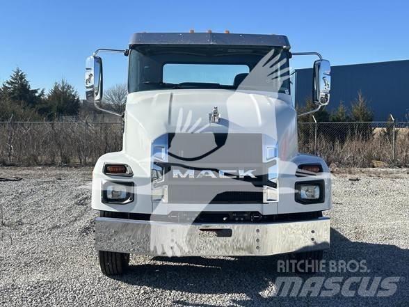 Mack MD6 商用底盤車