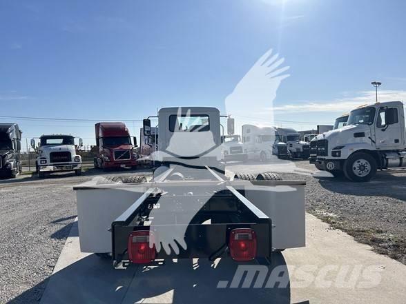Mack MD6 商用底盤車
