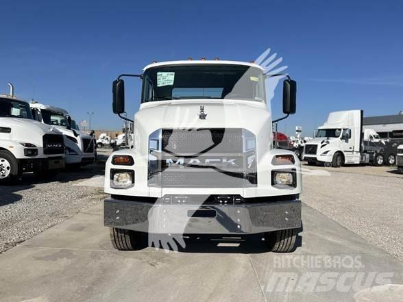 Mack MD6 商用底盤車