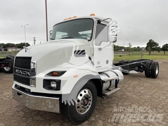 Mack MD6 平板式/側卸式卡車