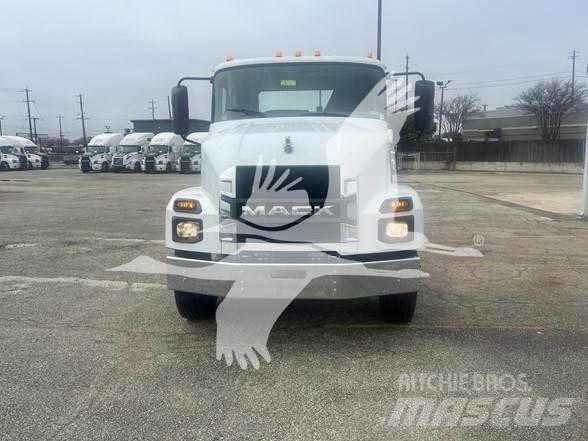 Mack MD6 商用底盤車