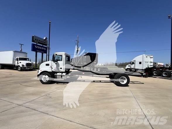 Mack MD6 平板式/側卸式卡車