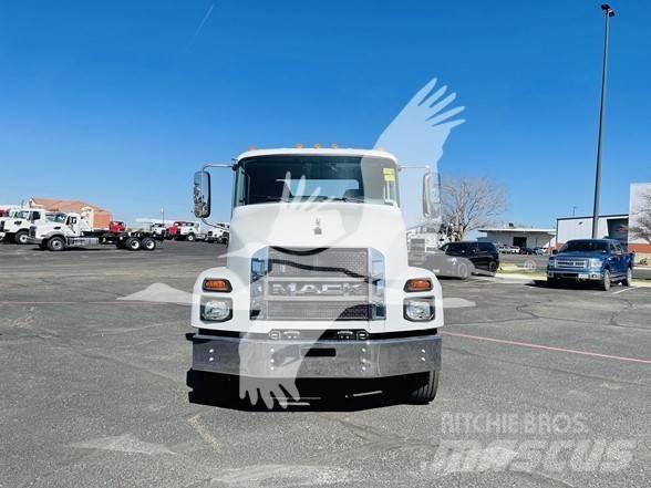 Mack MD6 商用底盤車