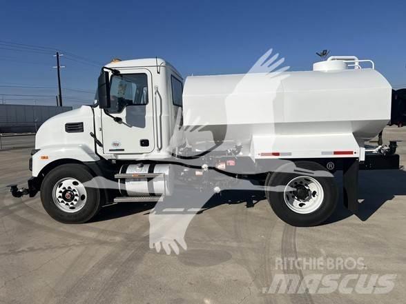 Mack MD6 運油車