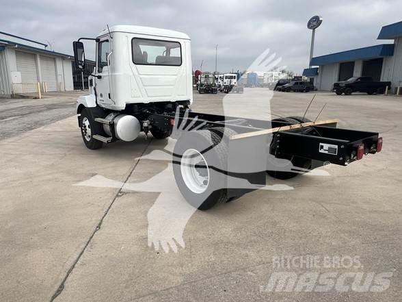 Mack MD6 商用底盤車