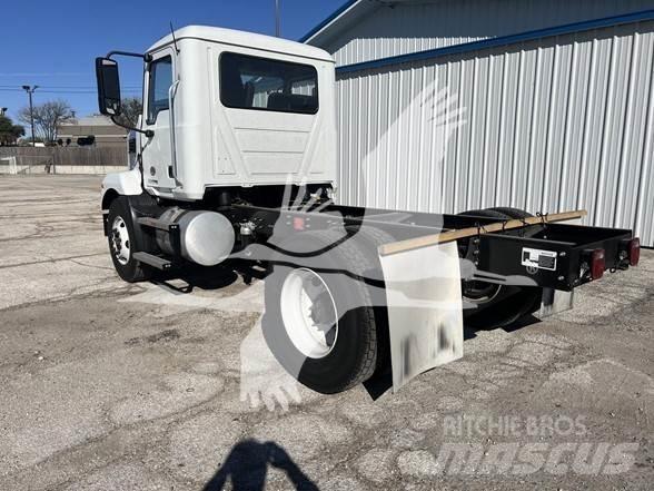 Mack MD6 商用底盤車