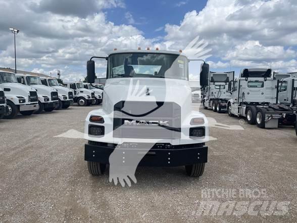 Mack MD6 商用底盤車