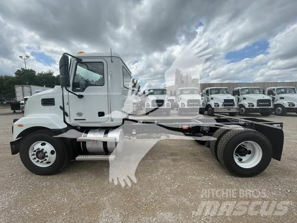 Mack MD6 商用底盤車