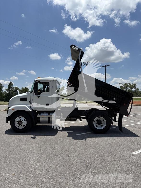 Mack MD6 傾卸式卡車