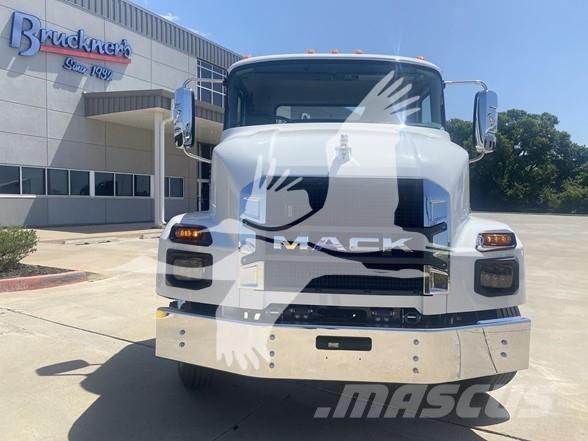 Mack MD6 商用底盤車