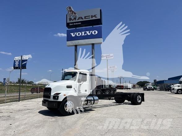Mack MD6 商用底盤車