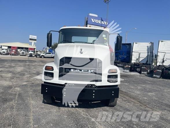 Mack MD6 商用底盤車