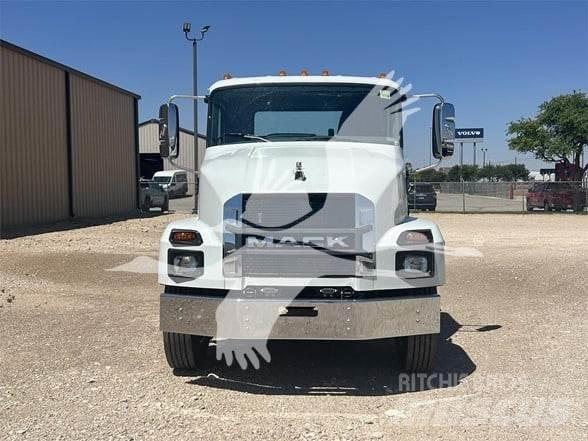 Mack MD7 商用底盤車