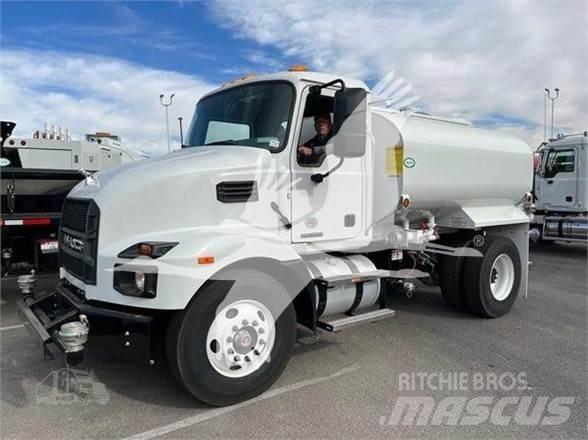 Mack MD7 運油車