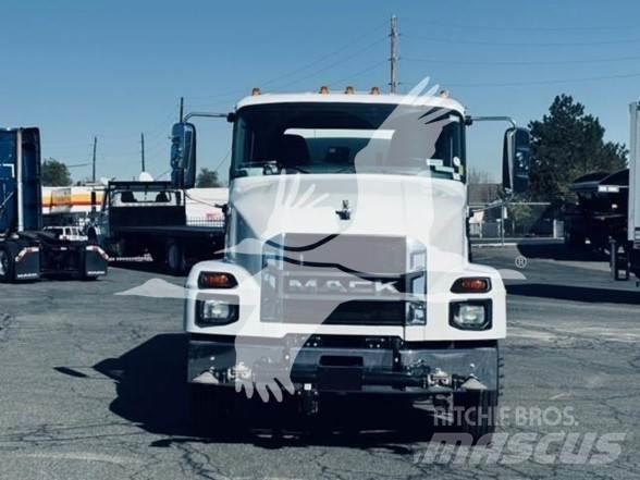 Mack MD7 運油車