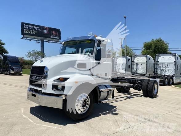Mack MD7 商用底盤車