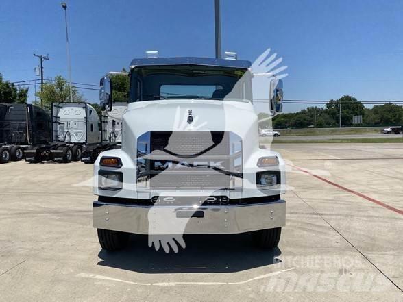Mack MD7 商用底盤車