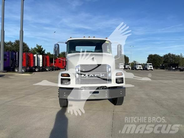 Mack MD7 商用底盤車