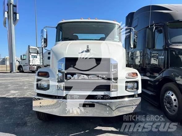Mack MD7 商用底盤車