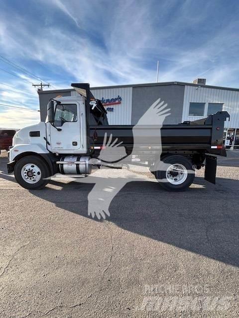 Mack MD7 傾卸式卡車